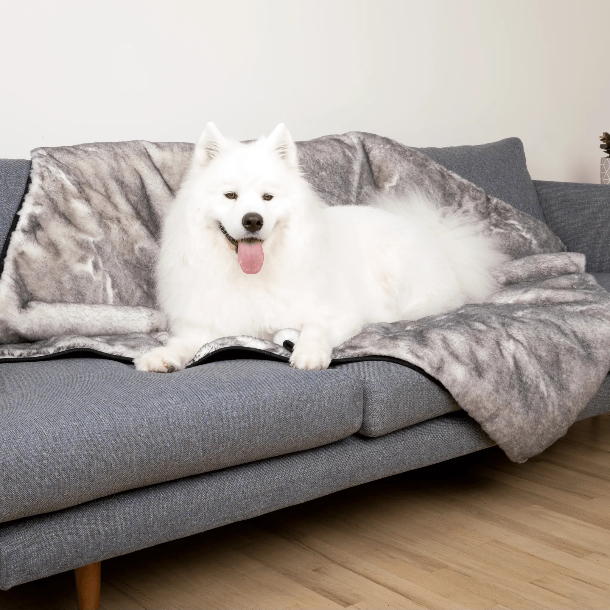 PupProtector™ Luxe Waterproof Faux Fur Blanket - Ultra Soft Chinchilla